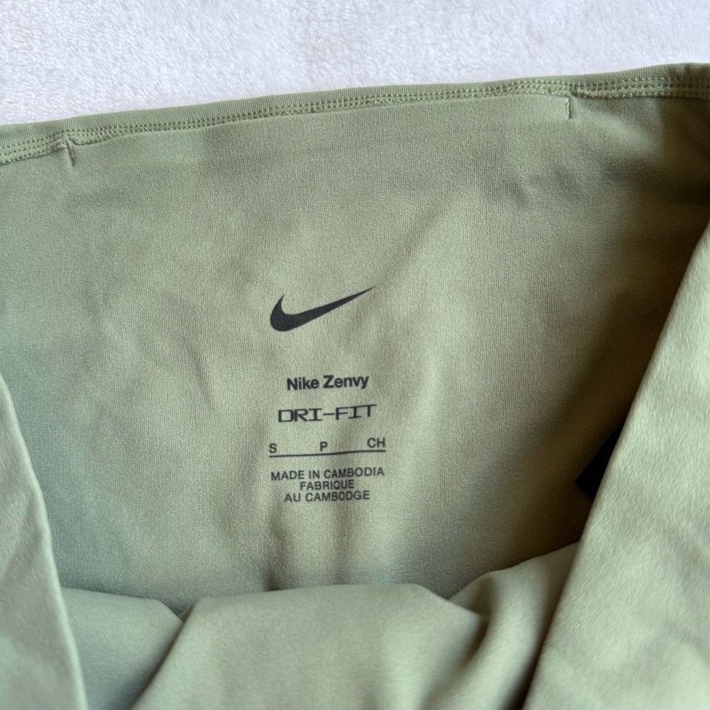 NIKE Zenvy Women's Gentle-Support High-Waisted 8" Biker Shorts - Picture 7 of 12